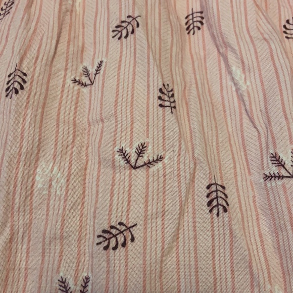 Girls pink dress w/ leaves design,tag indicates XL 💖 - Picture 3 of 3